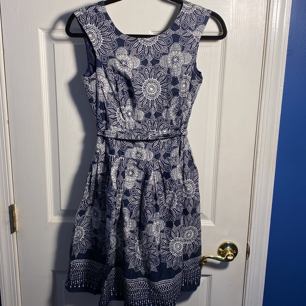 Dress Barn Sleeveless Navy and White Printed Midi Dress Size 4